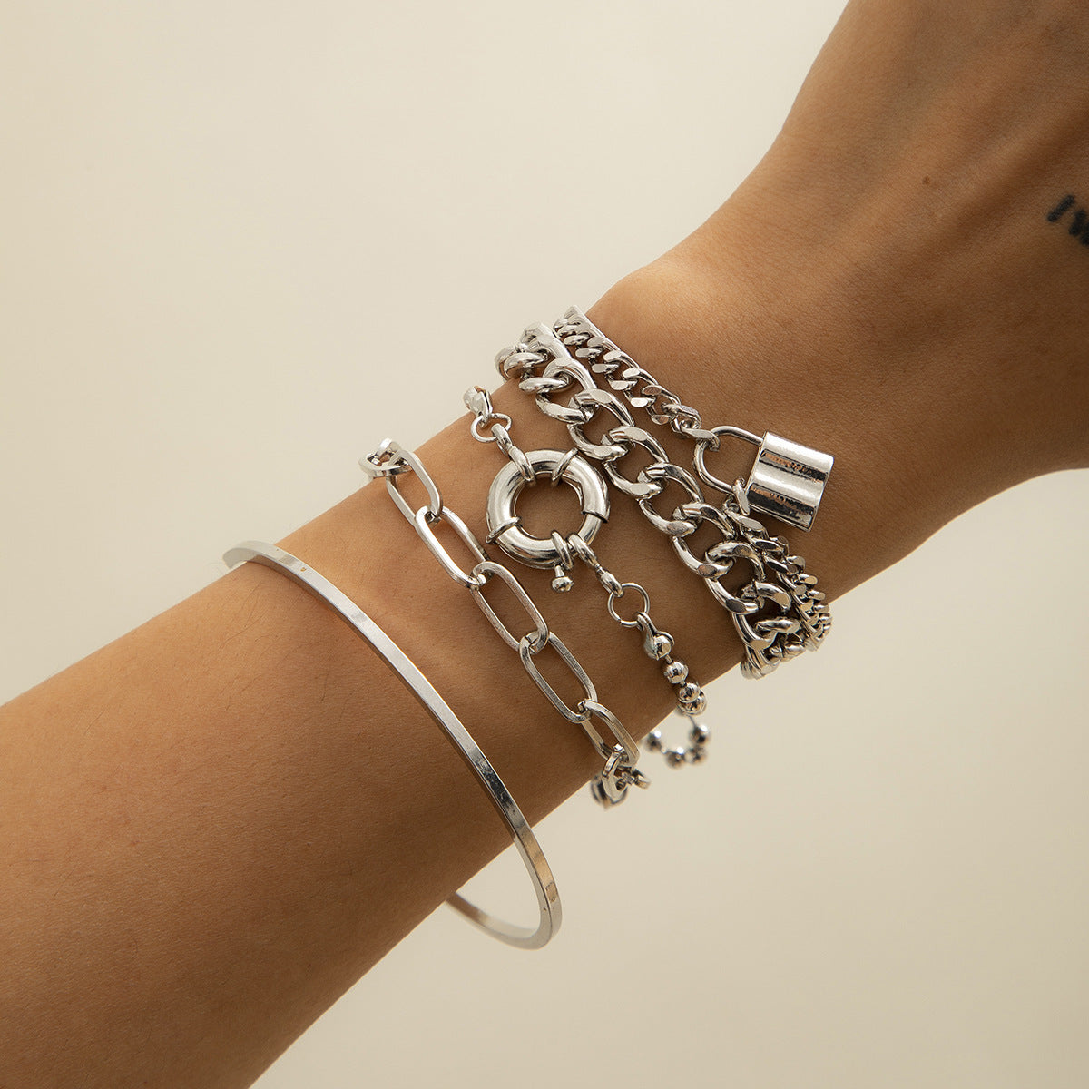 Multi-element Geometric Round Buckle Set Bracelet