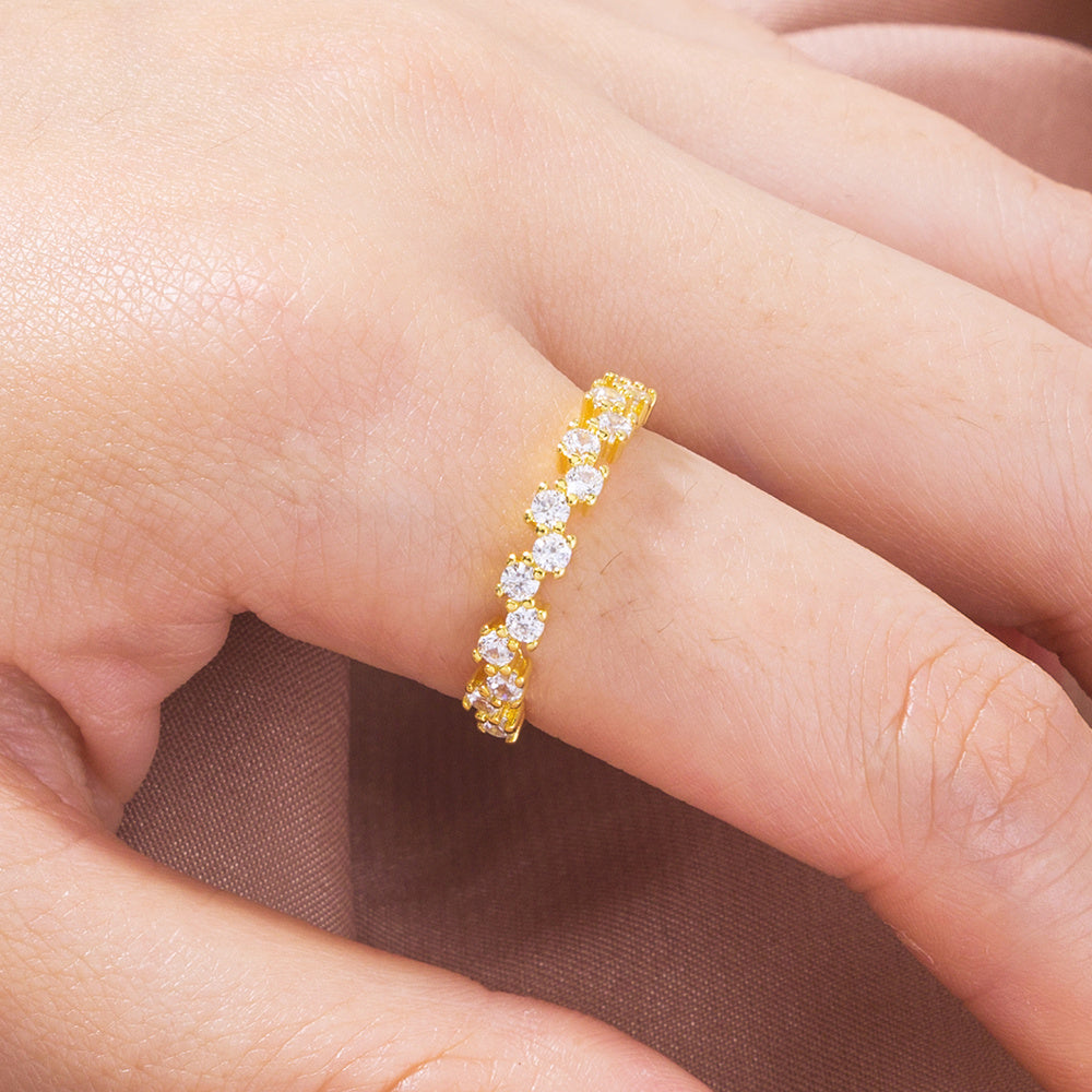 Gold zircon ring